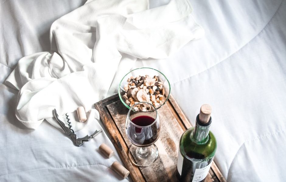 7 Airport Layover Stretches and Snacks That Actually Help