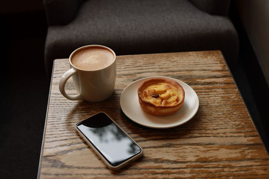 7 Airport Layover Stretches and Snacks That Actually Help