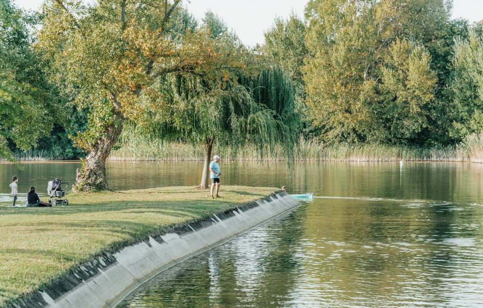 Europe Park Picnics on a Budget: 6 Picks Under €15